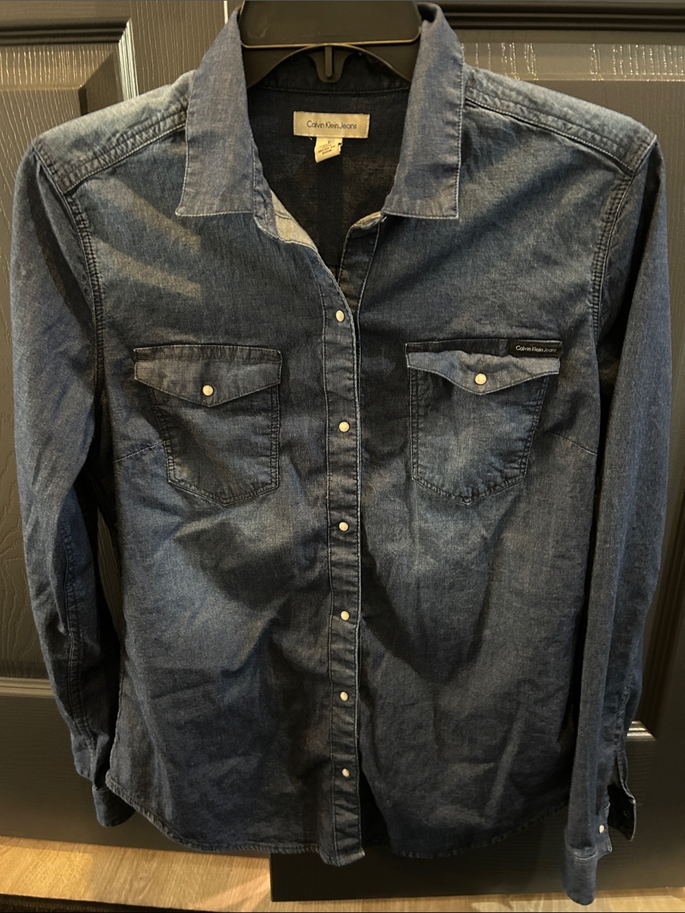 Calvin Klein Jeans Women’s Small Chambray Blue Denim Shirt Snap Pearl Buttons